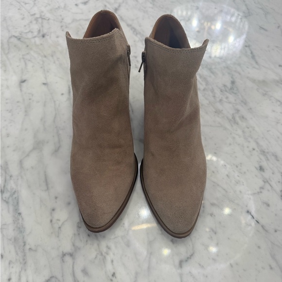 EXCELLENT Lucky Brand Leather Suede Tan Women’s Ankle Boot Size 9 - Picture 2 of 8